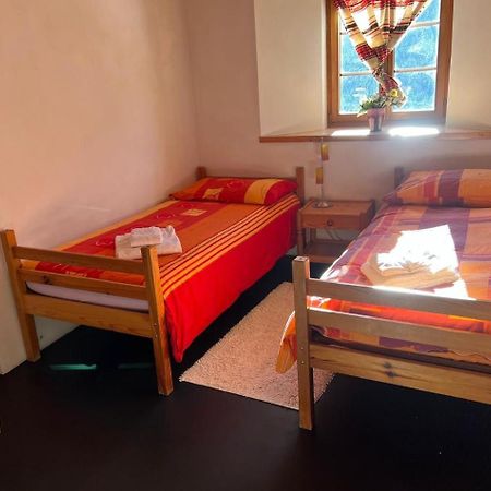 Chasa Crusch Hotell Sent Exteriör bild