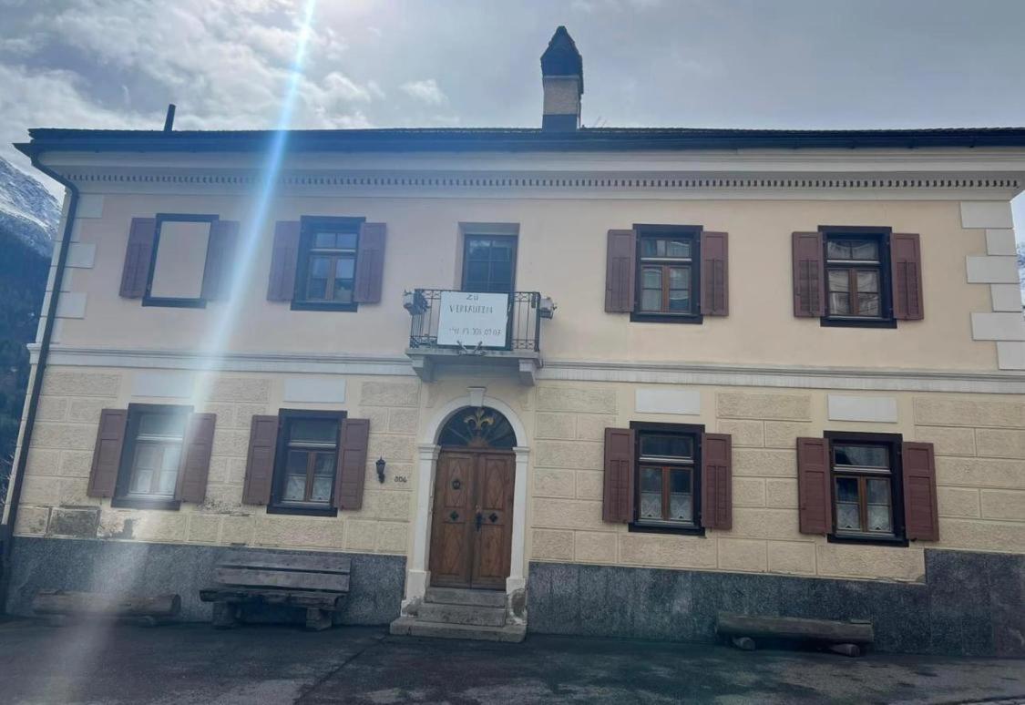 Chasa Crusch Hotell Sent Exteriör bild